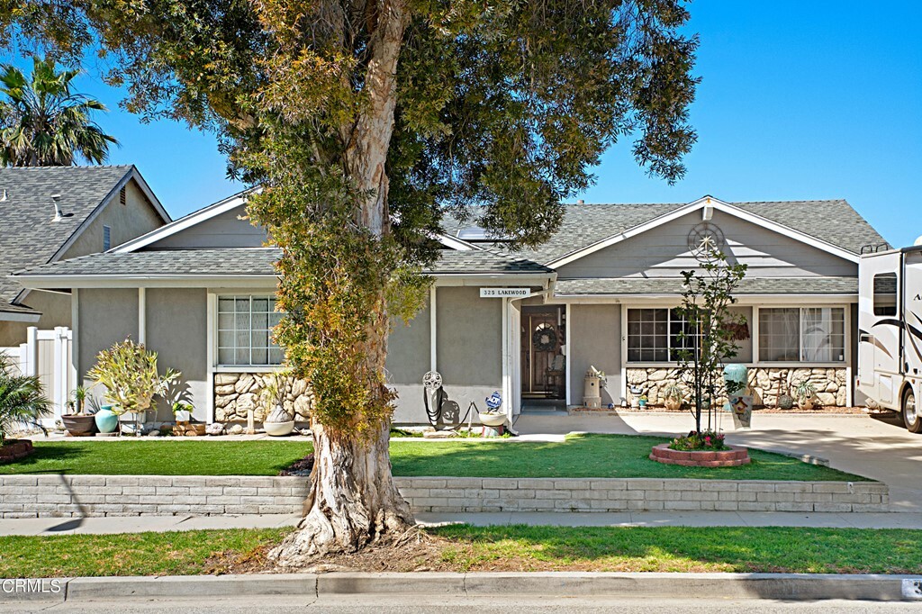 Property Photo:  325 Lakewood Avenue  CA 93004 