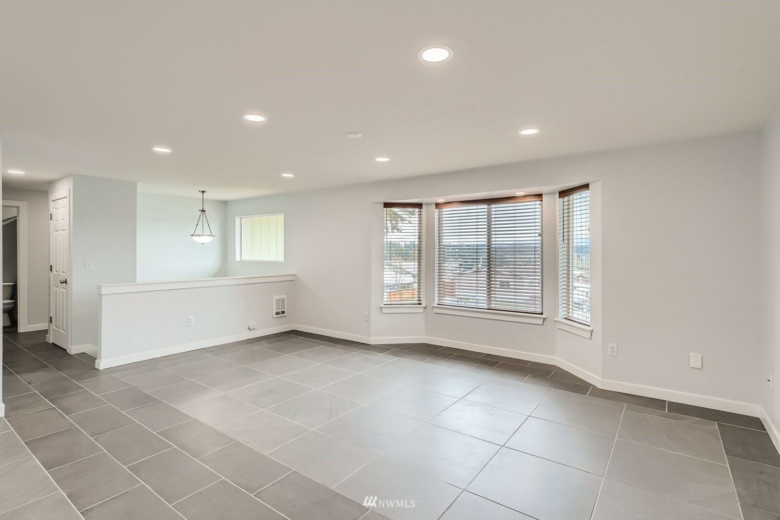 Property Photo:  14310 Greenbelt Drive E  WA 98391 
