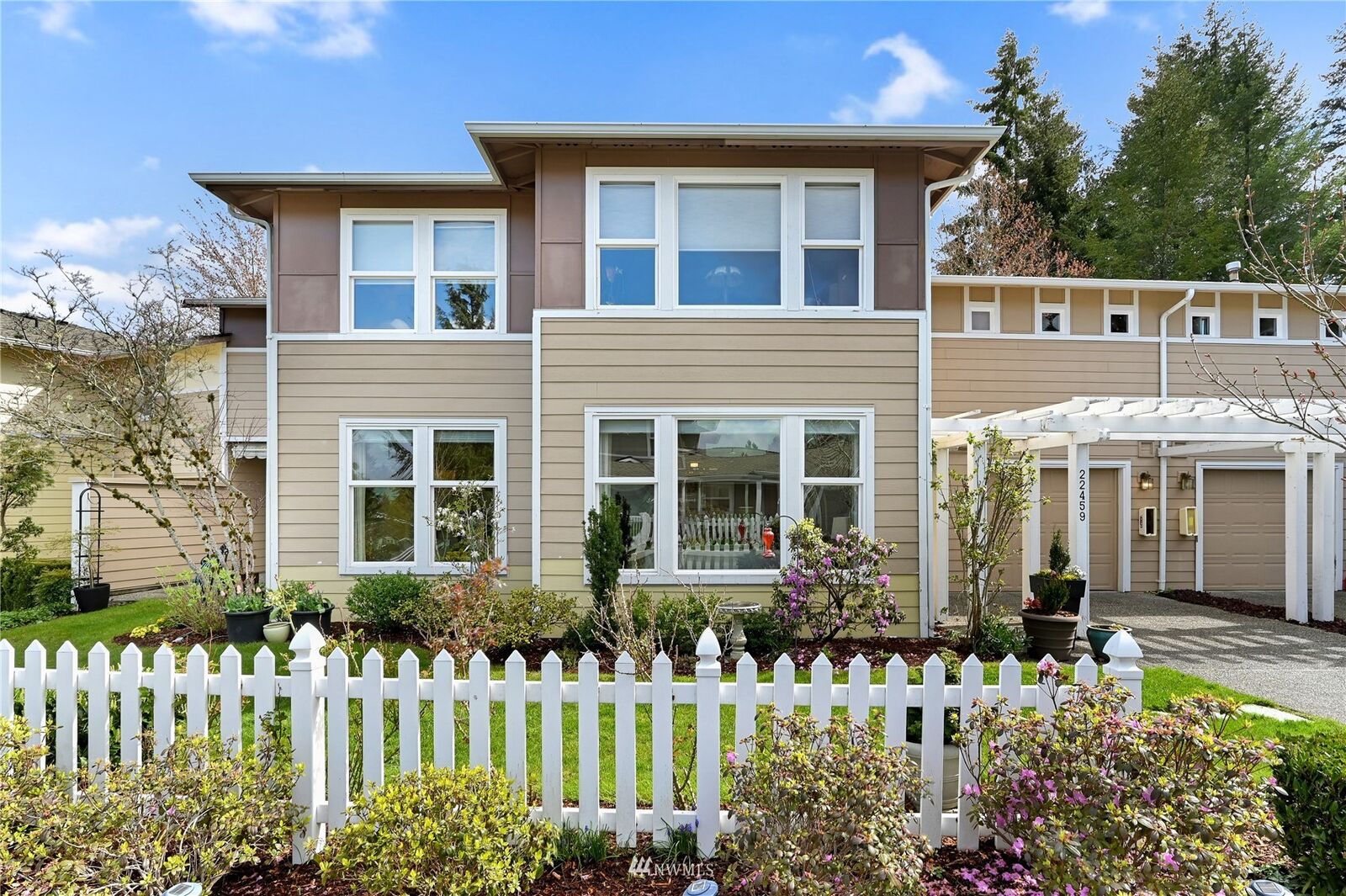 Property Photo:  22459 SE 38th Terrace  WA 98029 