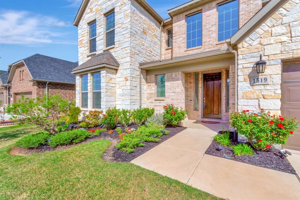 Property Photo: 1519 Silver Sage Drive TX 76052