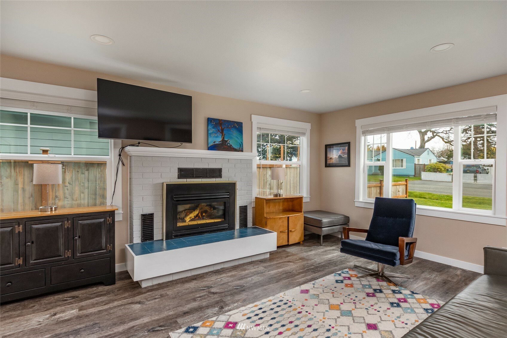 Property Photo:  950 SE 4th Avenue  WA 98277 