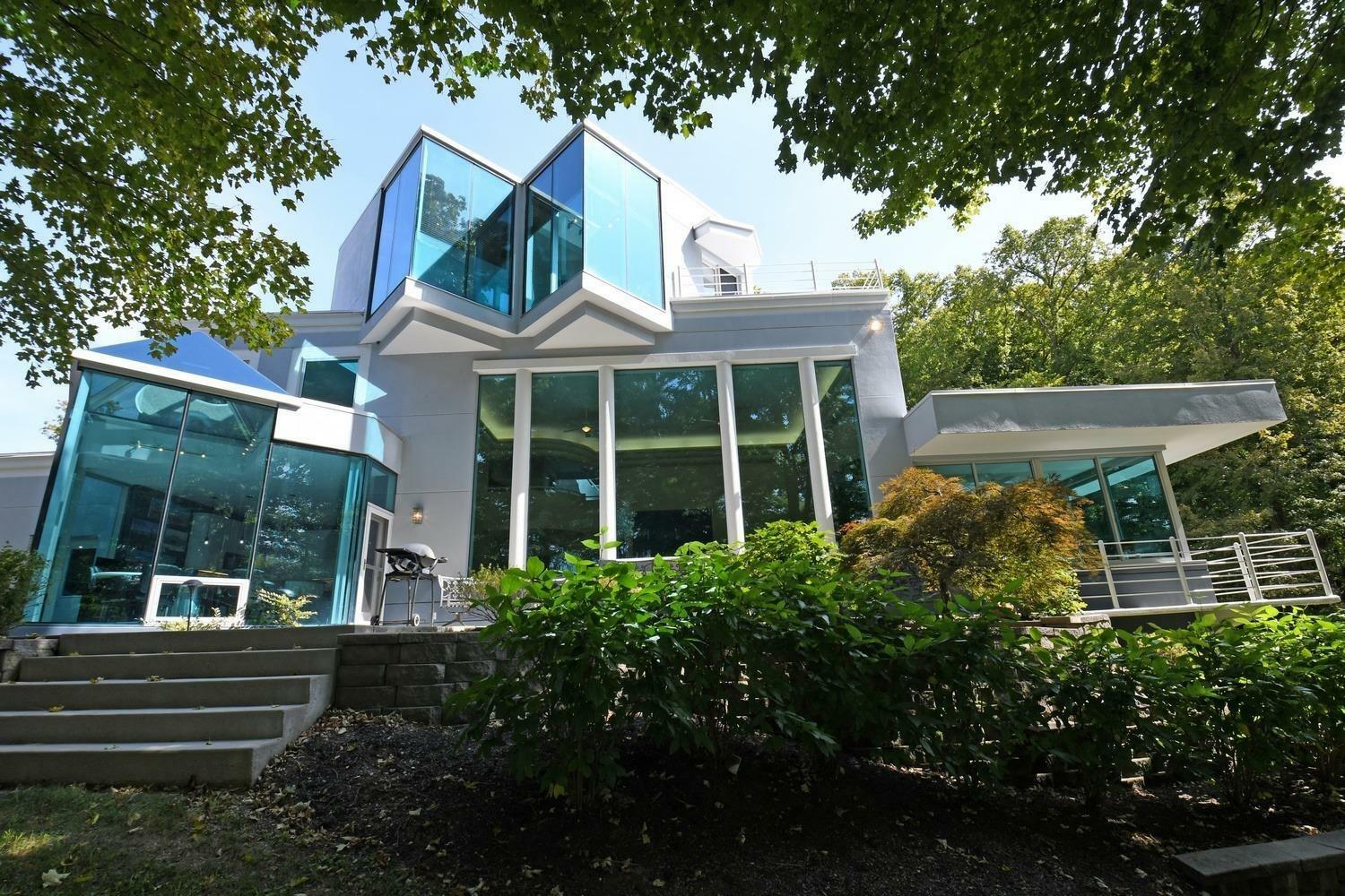 Property Photo:  