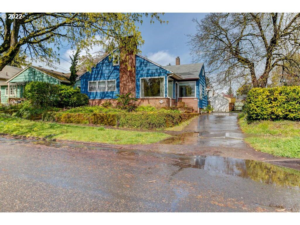 Property Photo: 8505 SE Yamhill St OR 97216