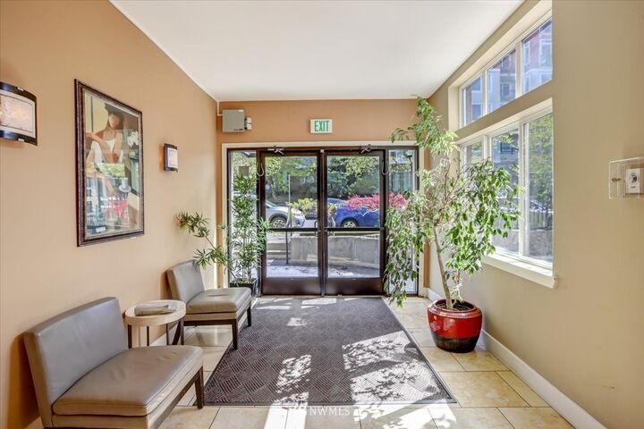 Property Photo:  231 Belmont Avenue E 110  WA 98102