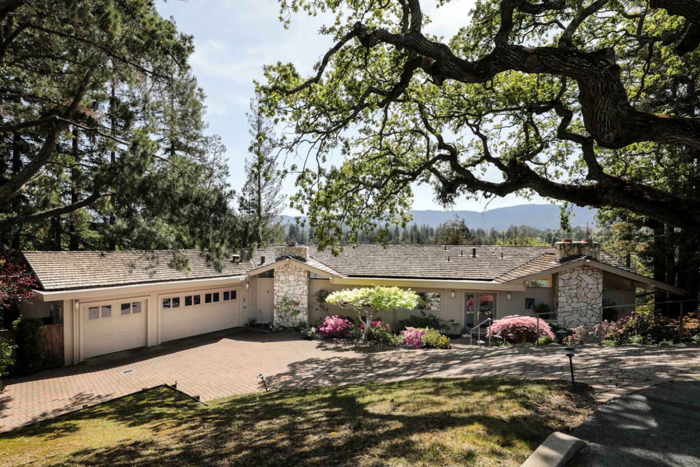 Property Photo:  7 Lassen Court  CA 94025 