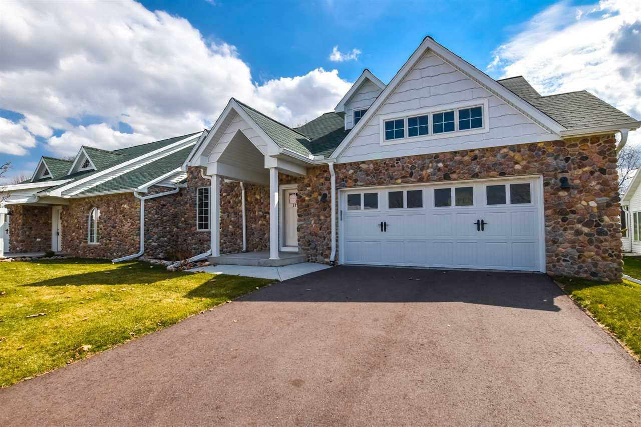 Property Photo:  471 Golf Hill Ct  WI 54941 