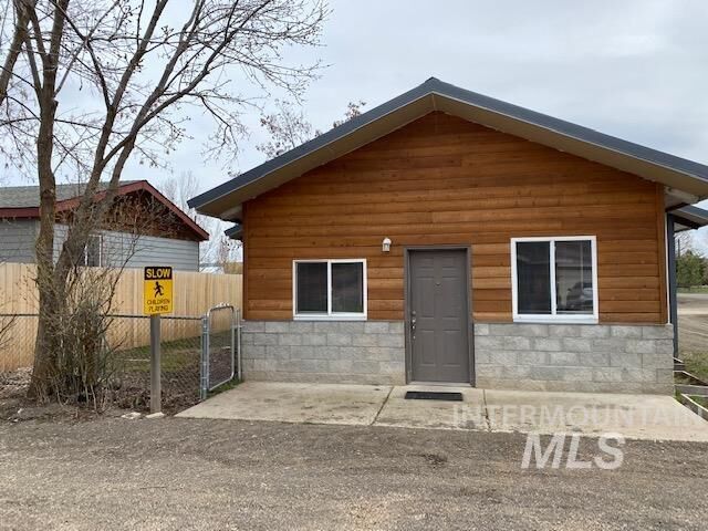 Property Photo:  121 Cool Ceek Loop  ID 83612 