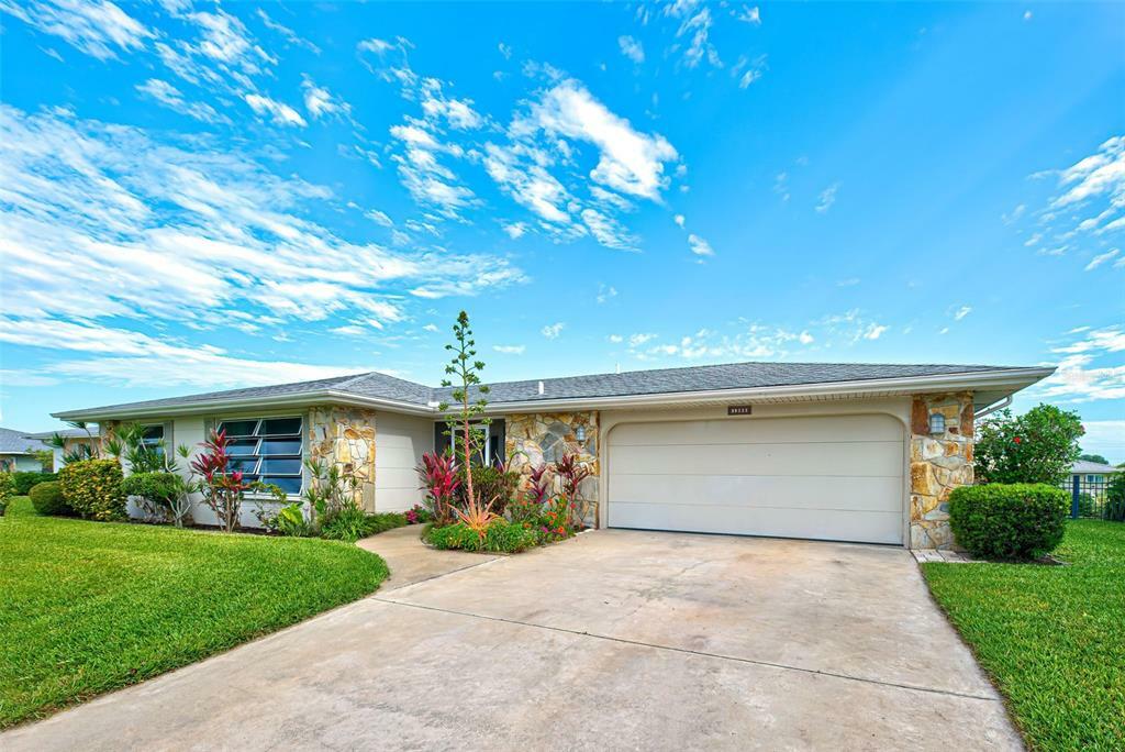 Property Photo:  1395 Cambridge Drive  FL 34293 