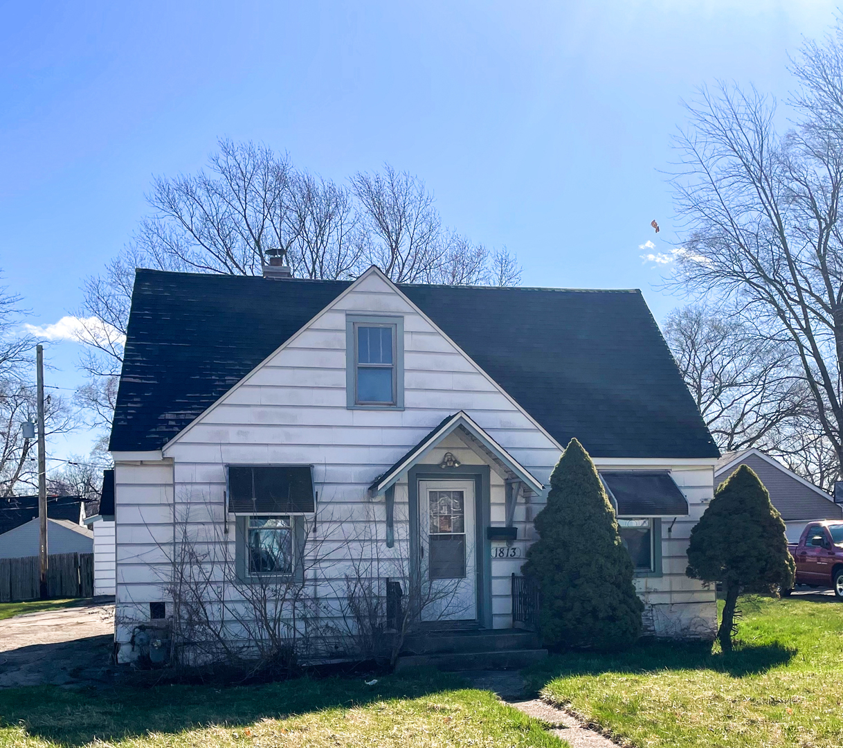 Property Photo:  1813 Hiawatha Trail  IL 60073 
