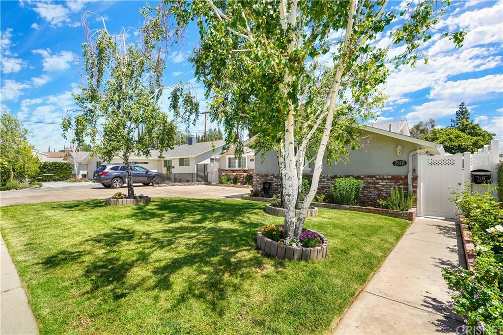 Property Photo:  7220 Rubio Avenue  CA 91406 