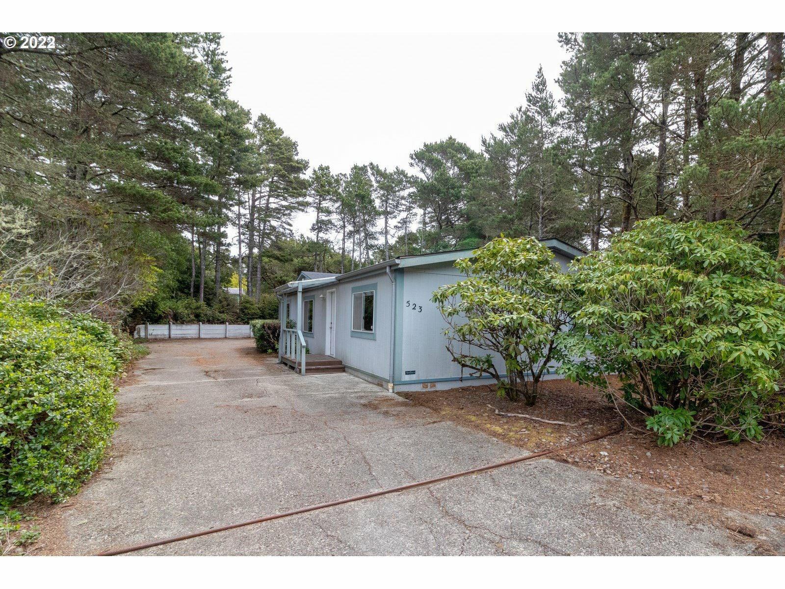 Property Photo:  1601 Rhododendron Dr 523  OR 97439 