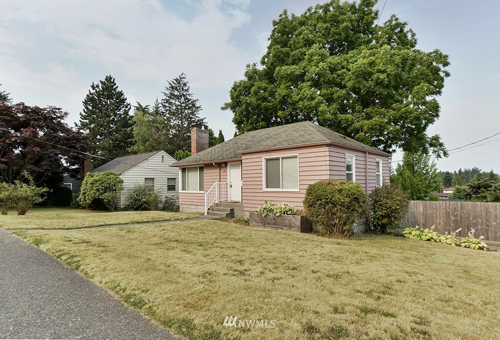 Property Photo:  6857 47th Avenue NE  WA 98115 