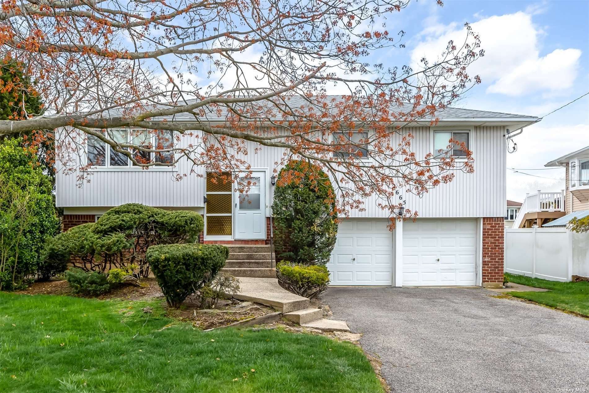 Property Photo:  2665 Bryant Drive  NY 11783 