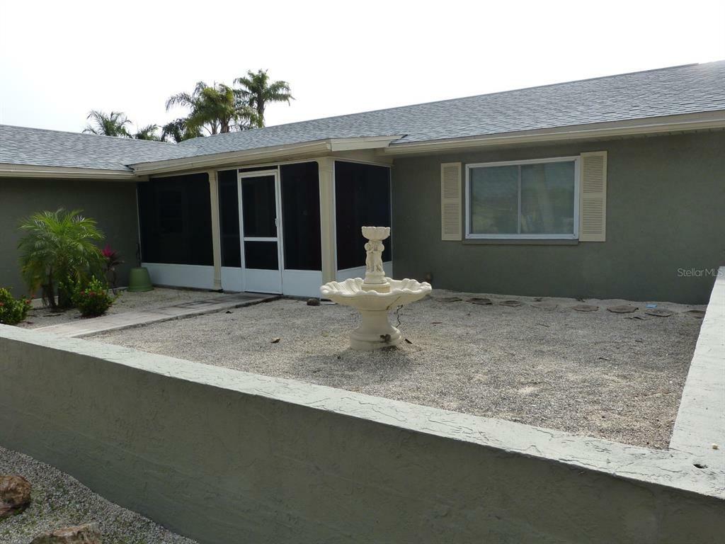 Property Photo:  922 Spindle Palm Way  FL 33572 