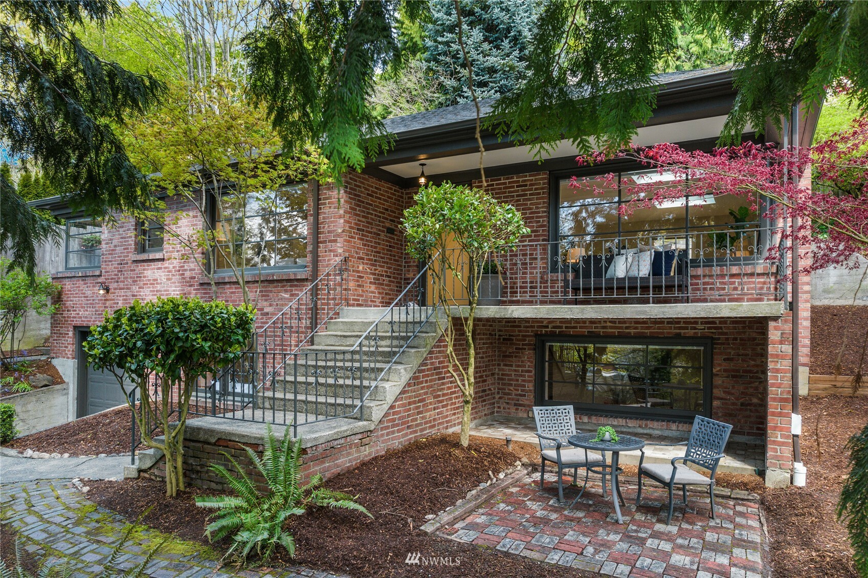 Property Photo:  490 Lake Washington Boulevard E  WA 98112 