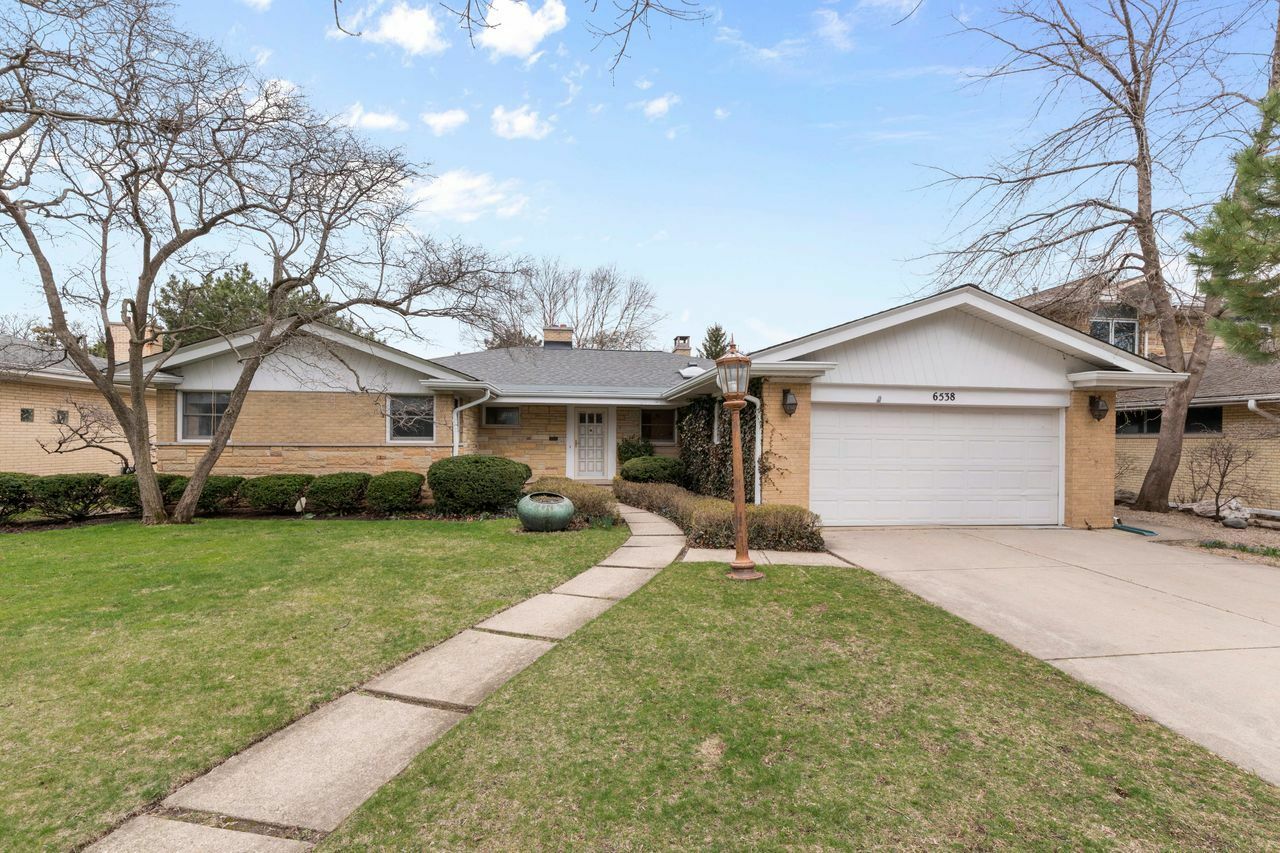 Property Photo:  6538 N Le Mai Avenue  IL 60712 