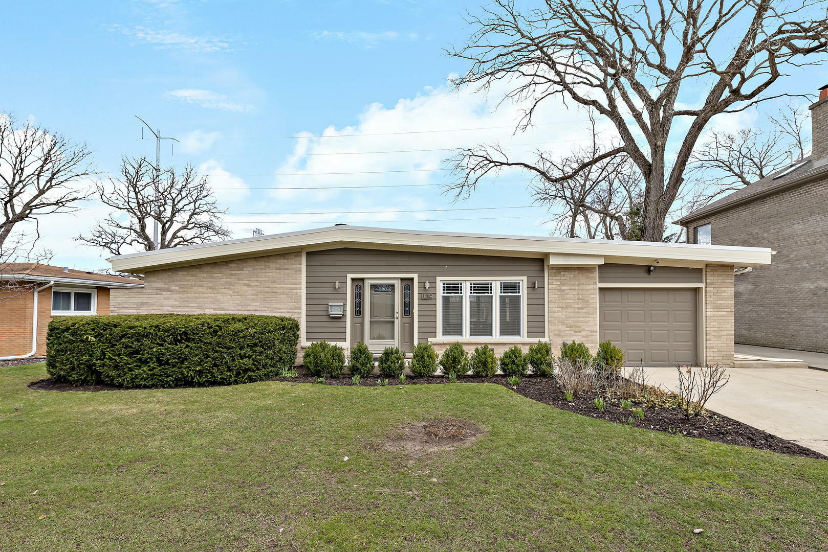 Property Photo:  839 Barberry Road  IL 60035 