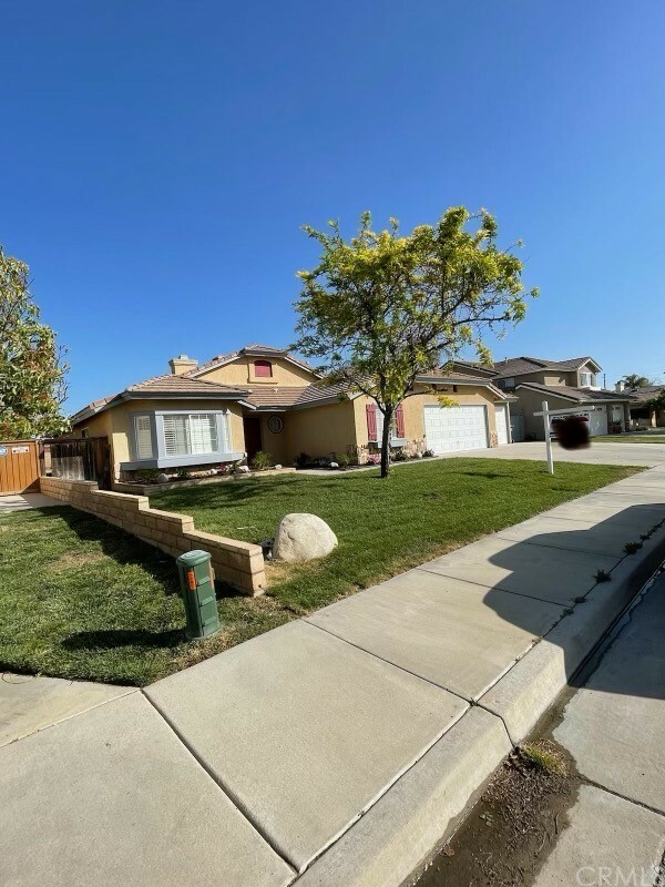 Property Photo:  1873 Rue Pinot Blanc  CA 92583 