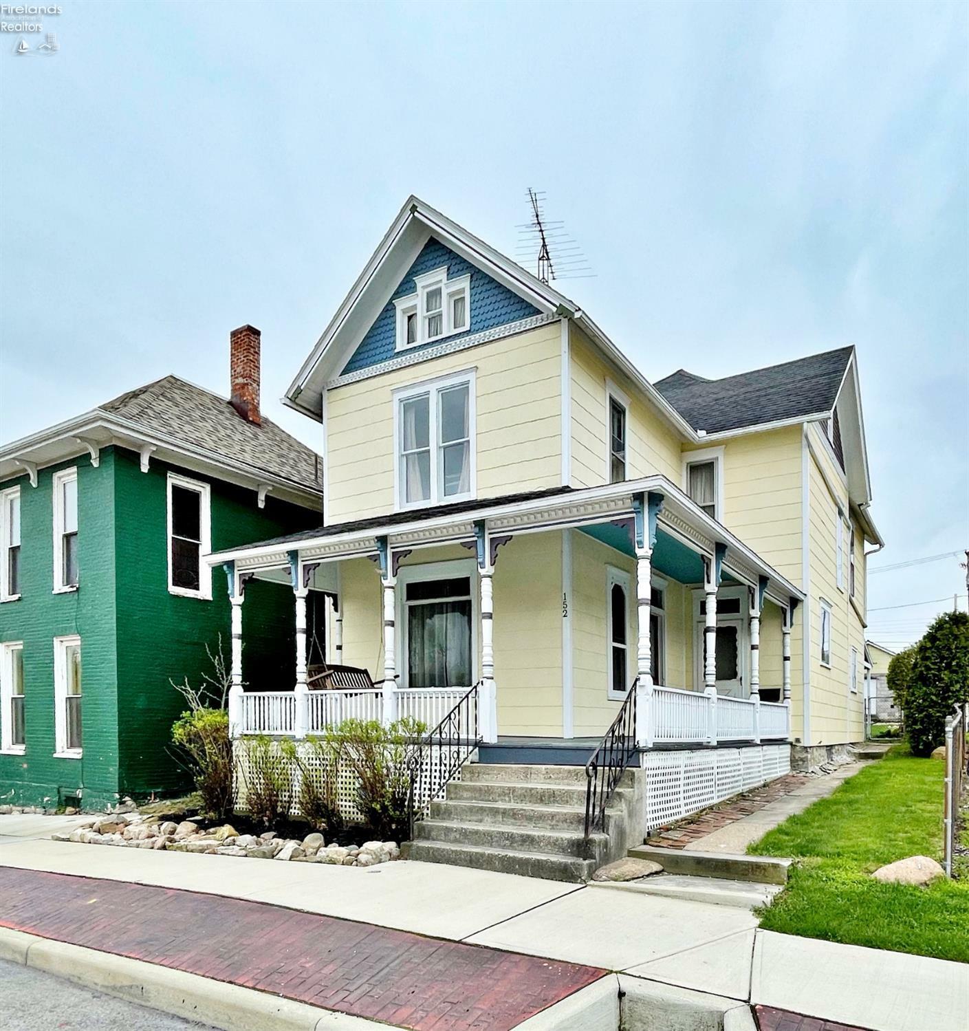 Property Photo:  152 E Perry Street Street  OH 44883 