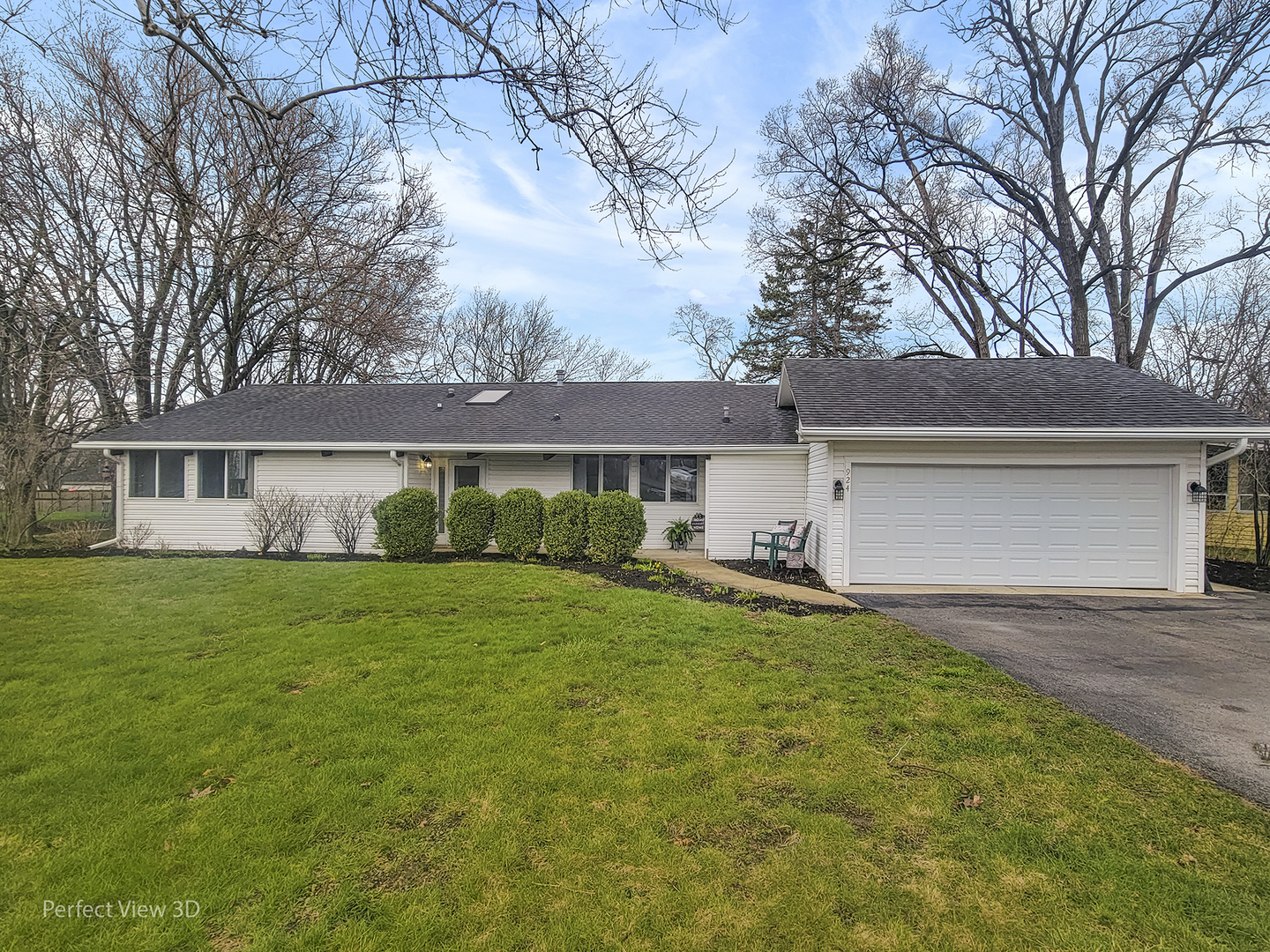 Property Photo:  924 Coronet Lane  IL 60525 