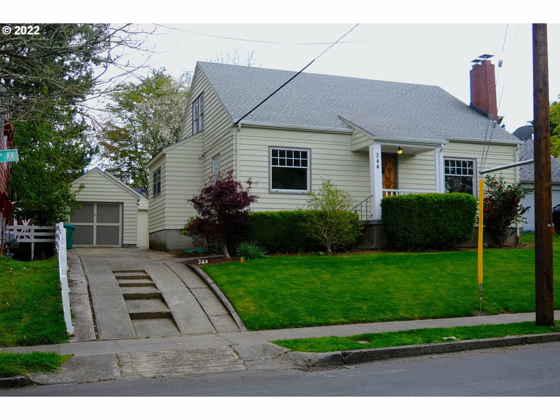 Property Photo: 344 SE 57th Ave OR 97215