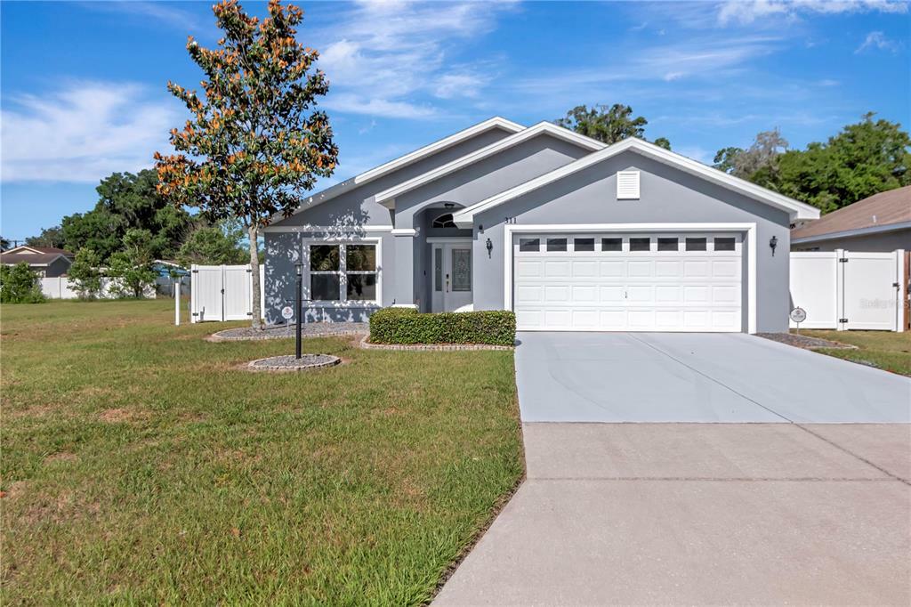 Property Photo:  311 Lisa Ann Court  FL 33563 