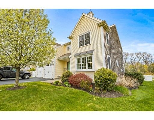 Property Photo: 10 Weathervane Ct MA 02043