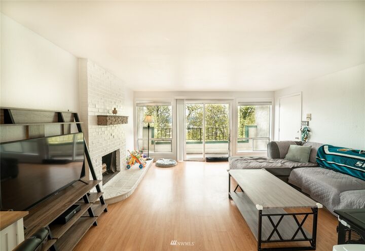 Property Photo:  629 Cedar Avenue S A102  WA 98057 