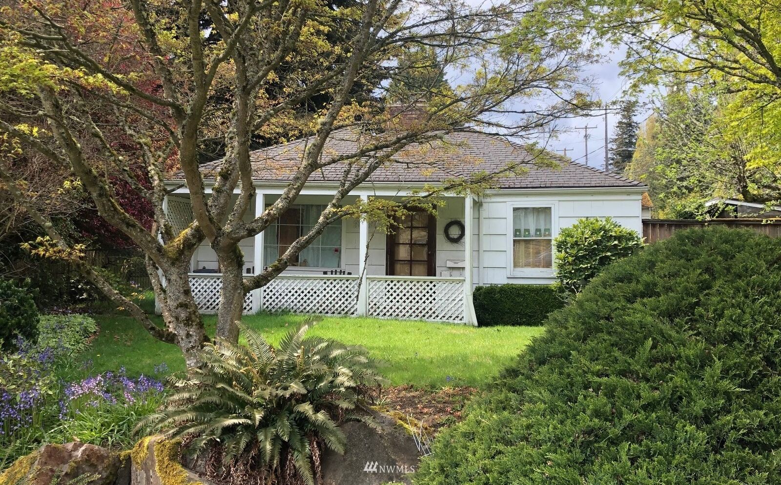 Property Photo:  3657 Arapahoe Place W  WA 98199 