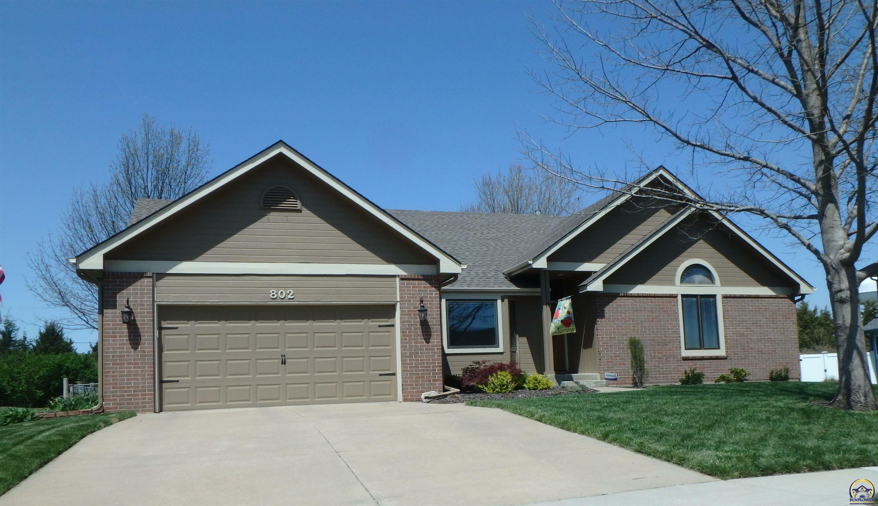 Property Photo:  802 SE Oakridge Ln  KS 66609 