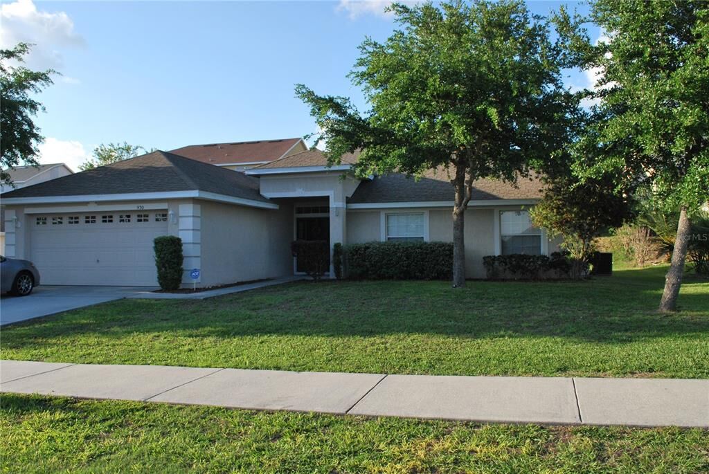 Property Photo:  930 Cork Oak Lane  FL 34715 