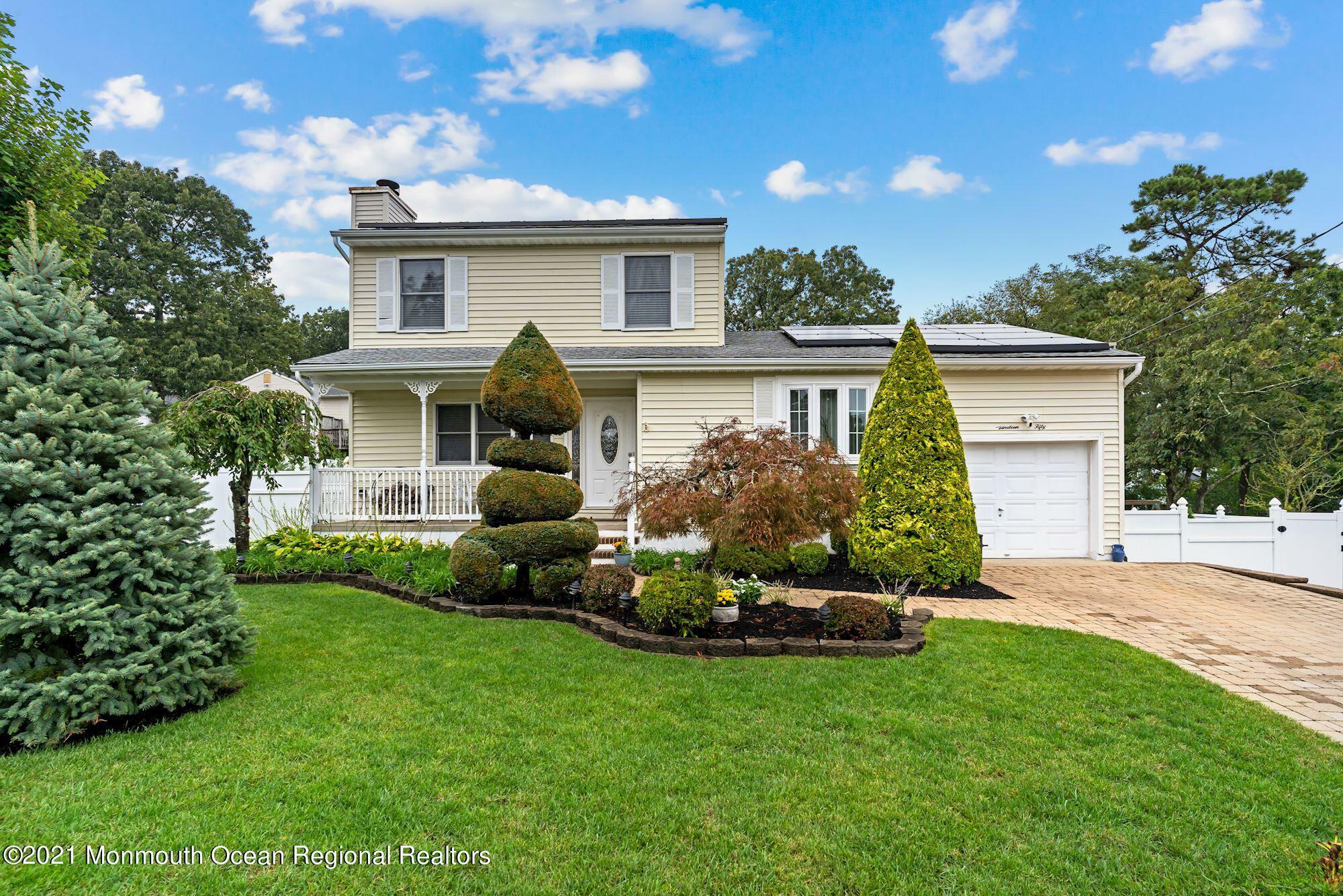 Property Photo:  1950 Ravenwood Drive  NJ 08753 