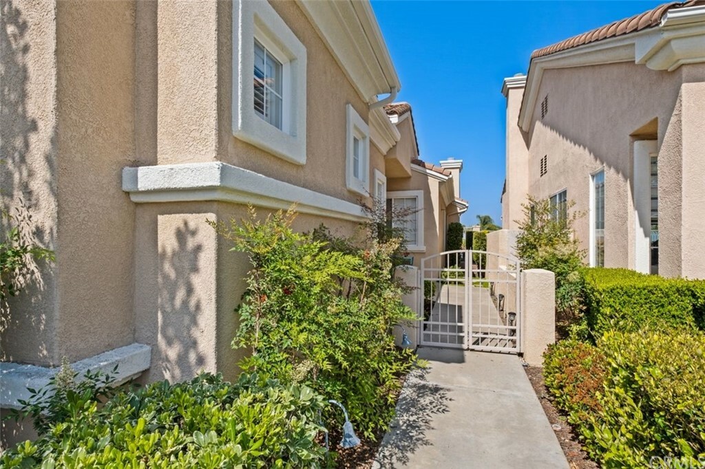 Property Photo:  21521 Canaria  CA 92692 