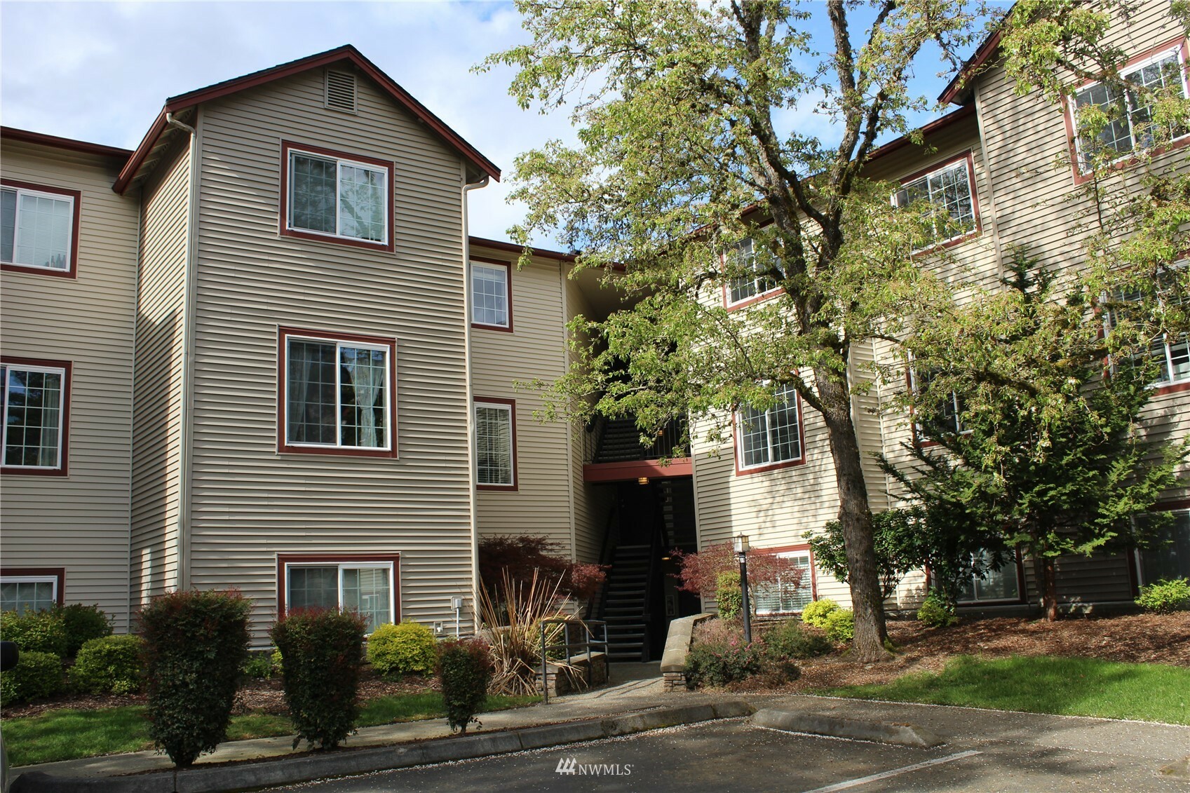 Property Photo:  25025 SE Klahanie Boulevard L302  WA 98029 