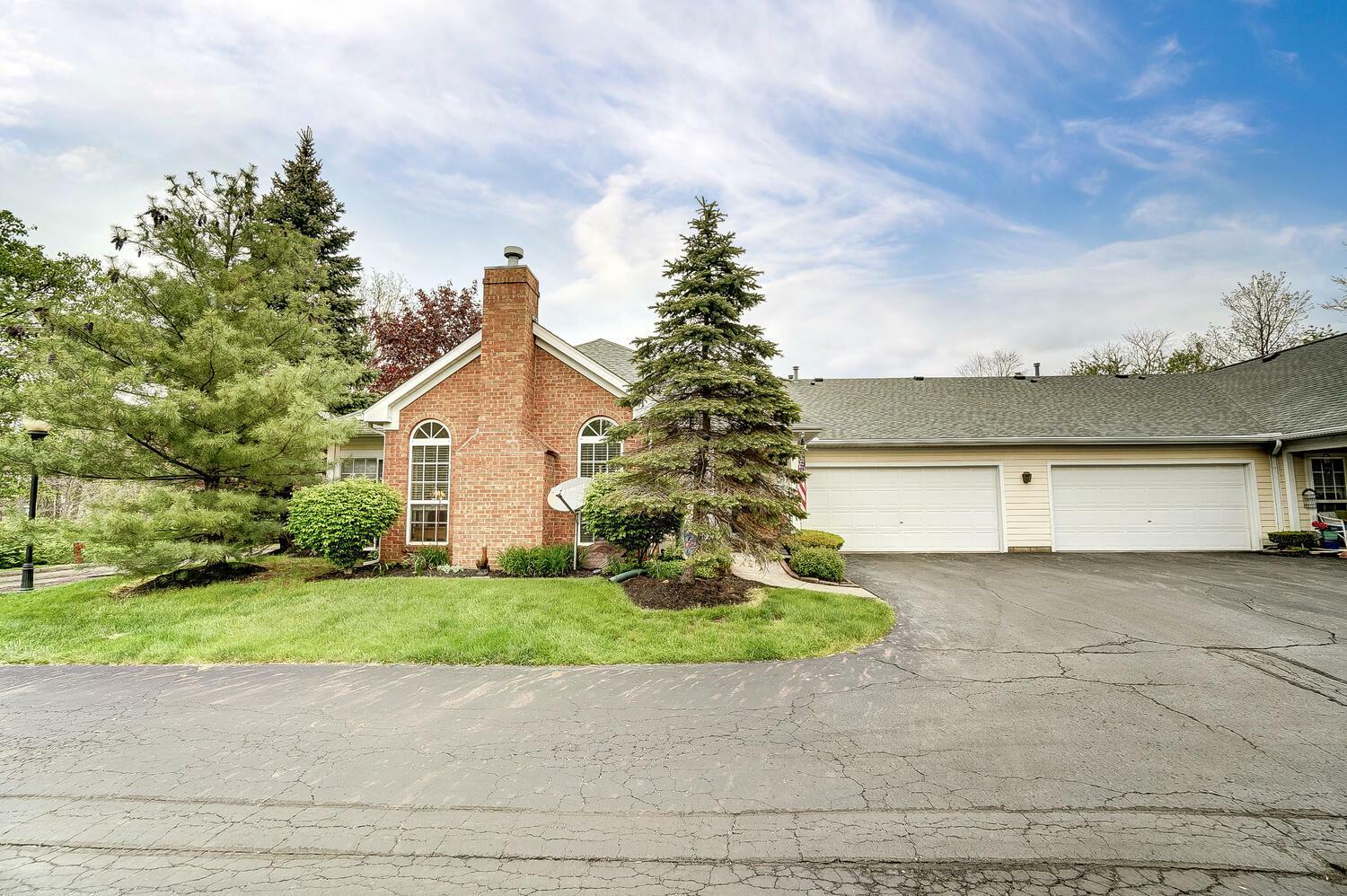 Property Photo: 52 Orchard Oak Drive OH 43004