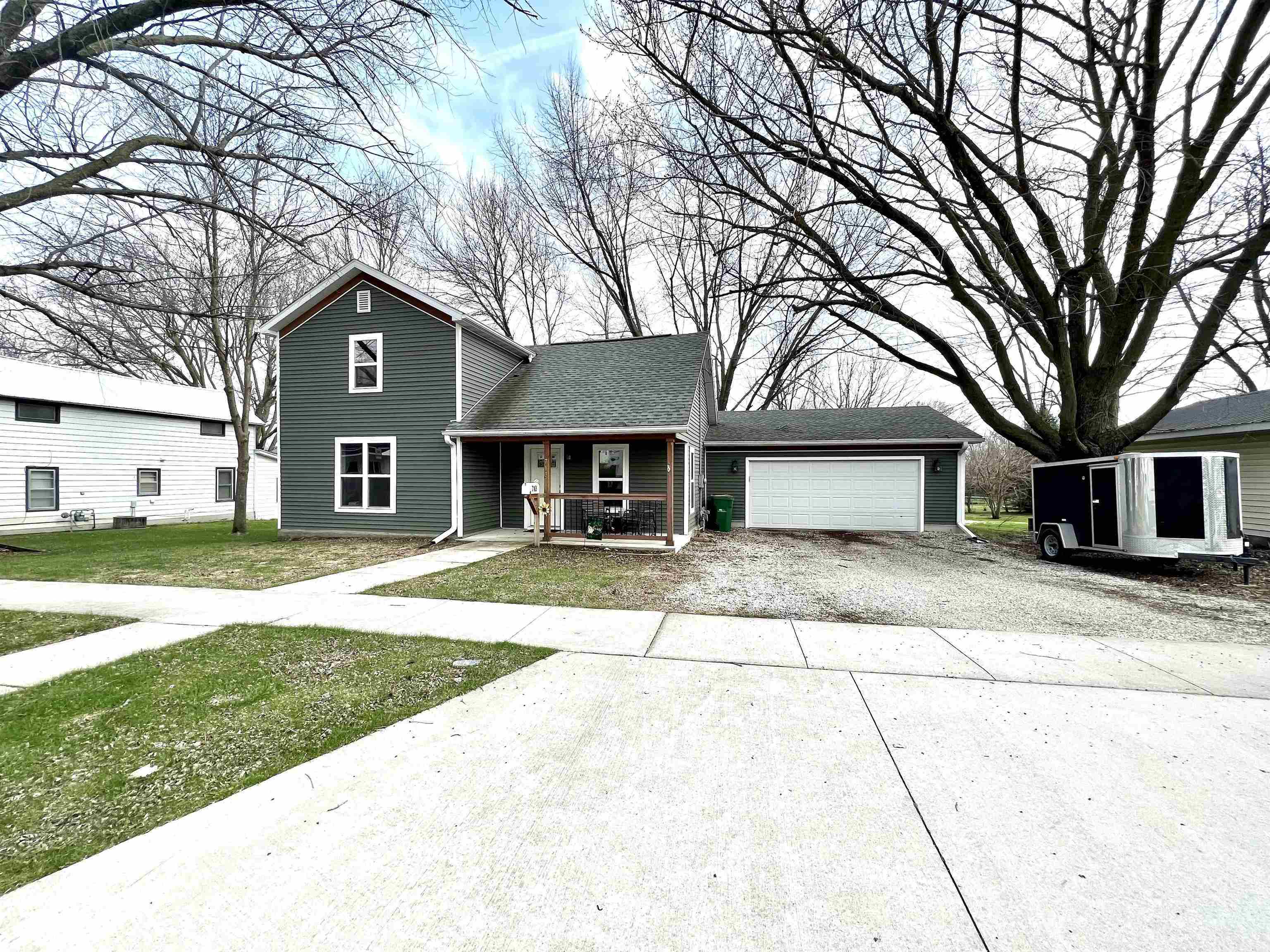 Property Photo:  713 2nd St SE  IA 50644 