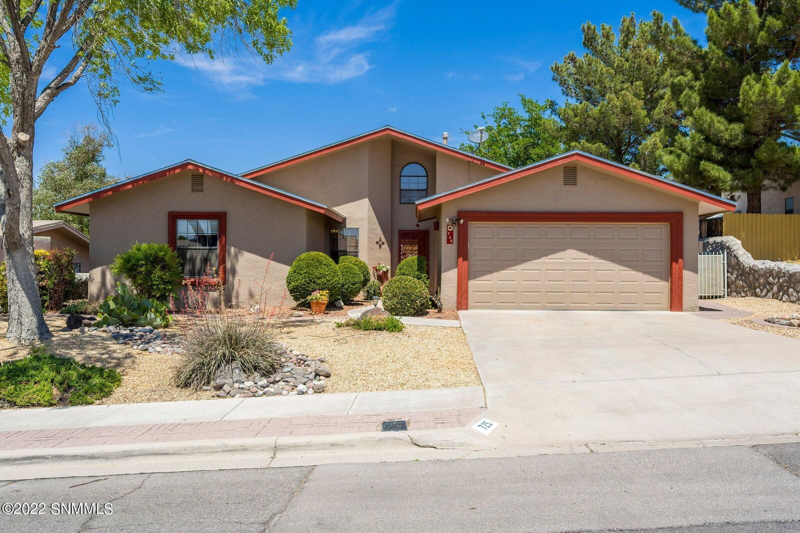 Property Photo:  725 Frontier Drive  NM 88011 