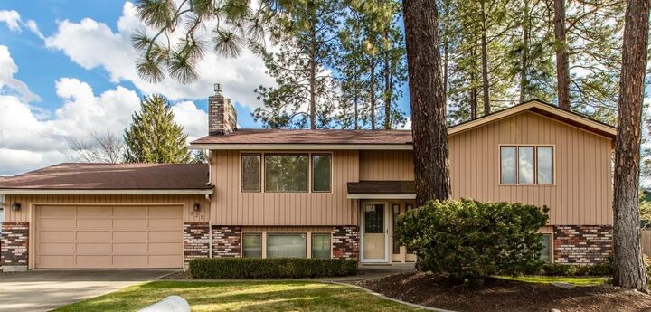 329 W Brierwood Ave  Spokane WA 99218 photo