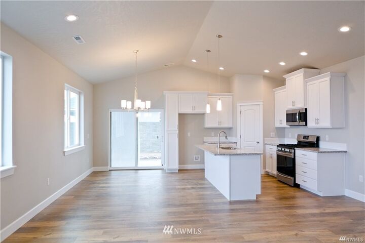 Property Photo:  1520 8th Avenue SW  WA 98848 