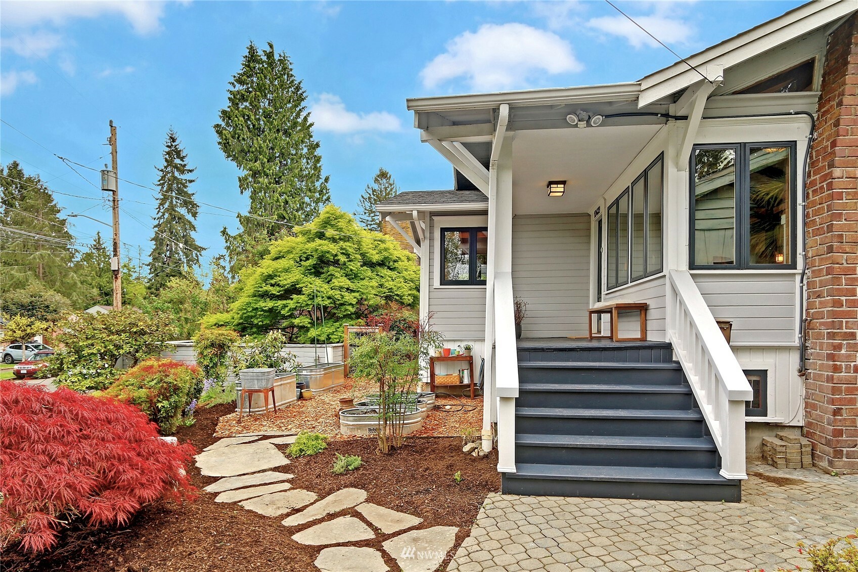 Property Photo:  10439 Waters Avenue S  WA 98178 