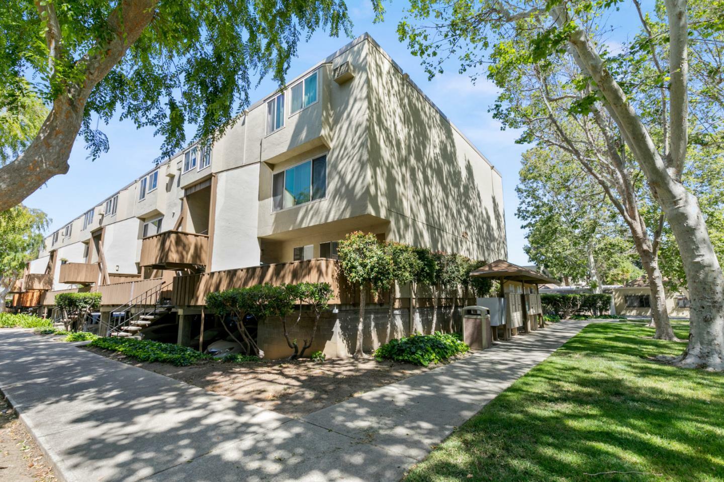 Property Photo:  460 Auburn Way 22  CA 95129 