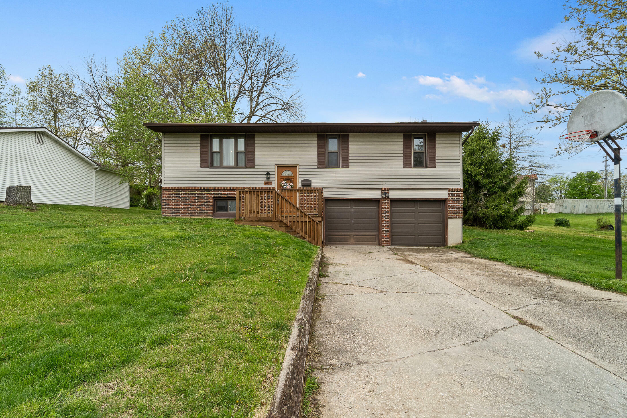 Property Photo:  601 Locust Lane  MO 65251 