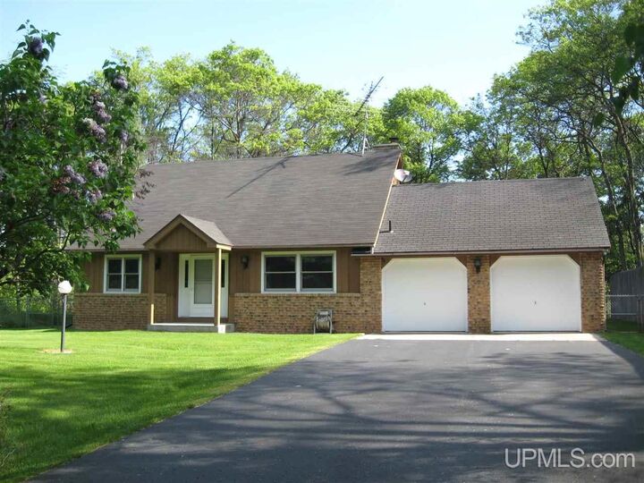 7238 S Lake Bluff O.5  Gladstone MI 49837 photo