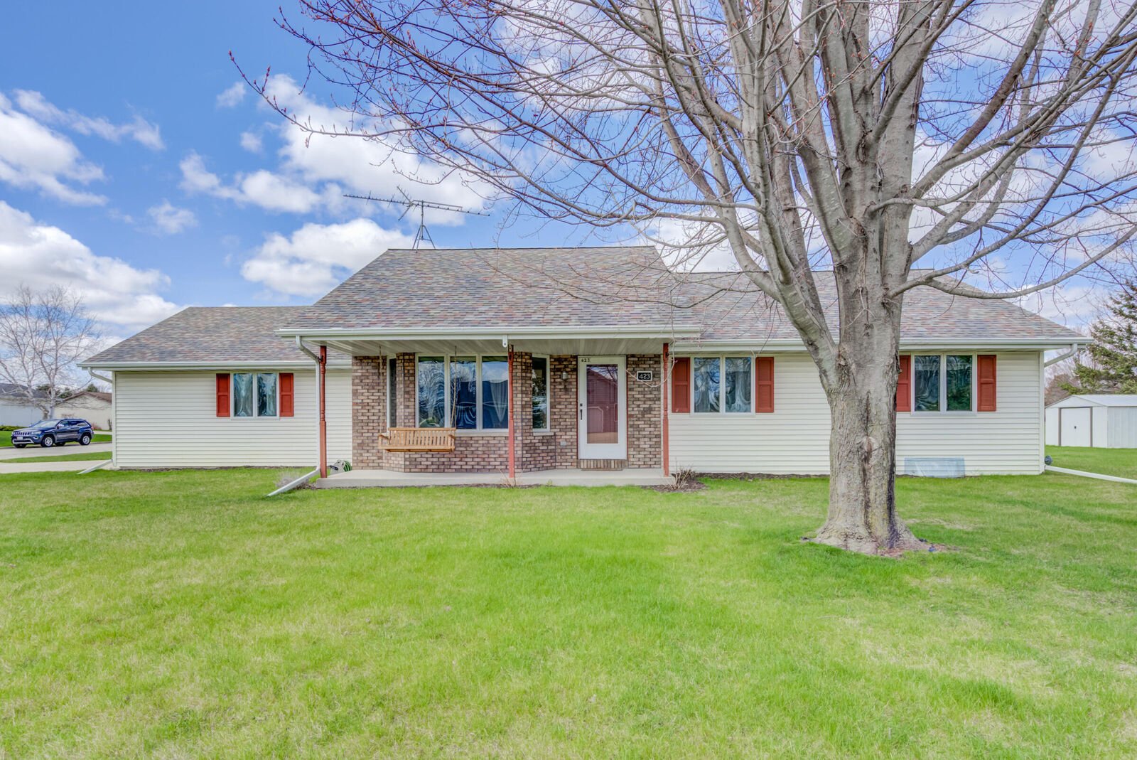 Property Photo: 423 Jenny St WI 53010