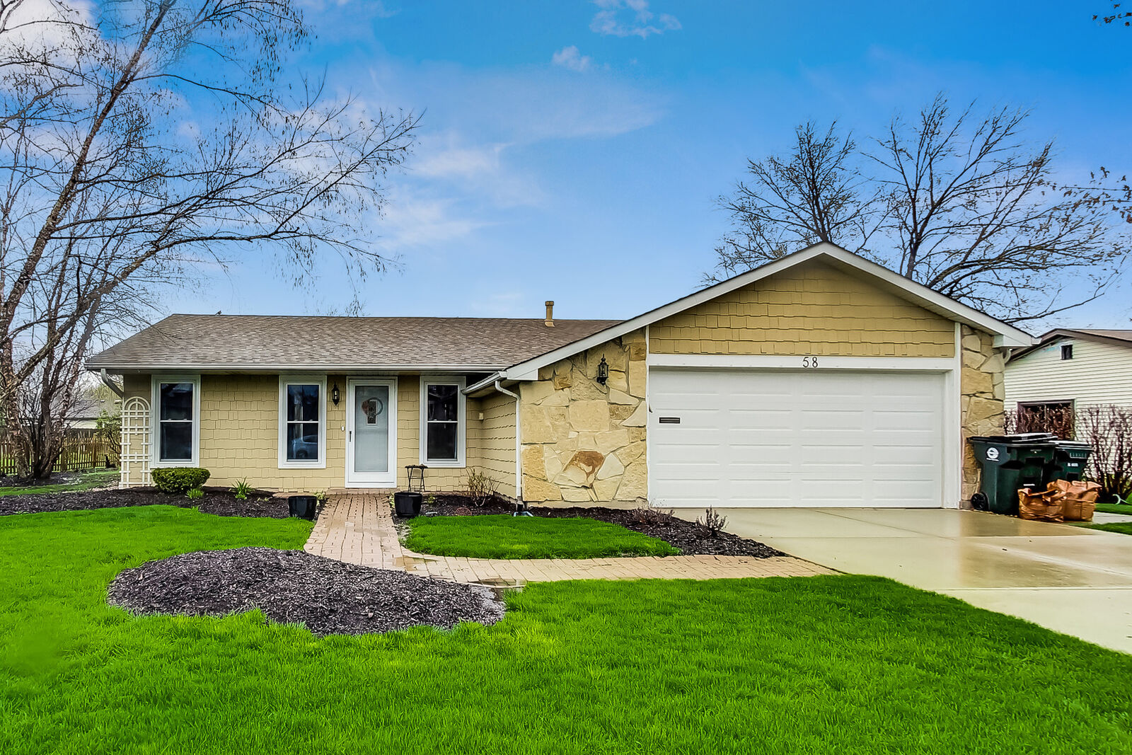 Property Photo:  58 E Heatherlea Drive  IL 60067 