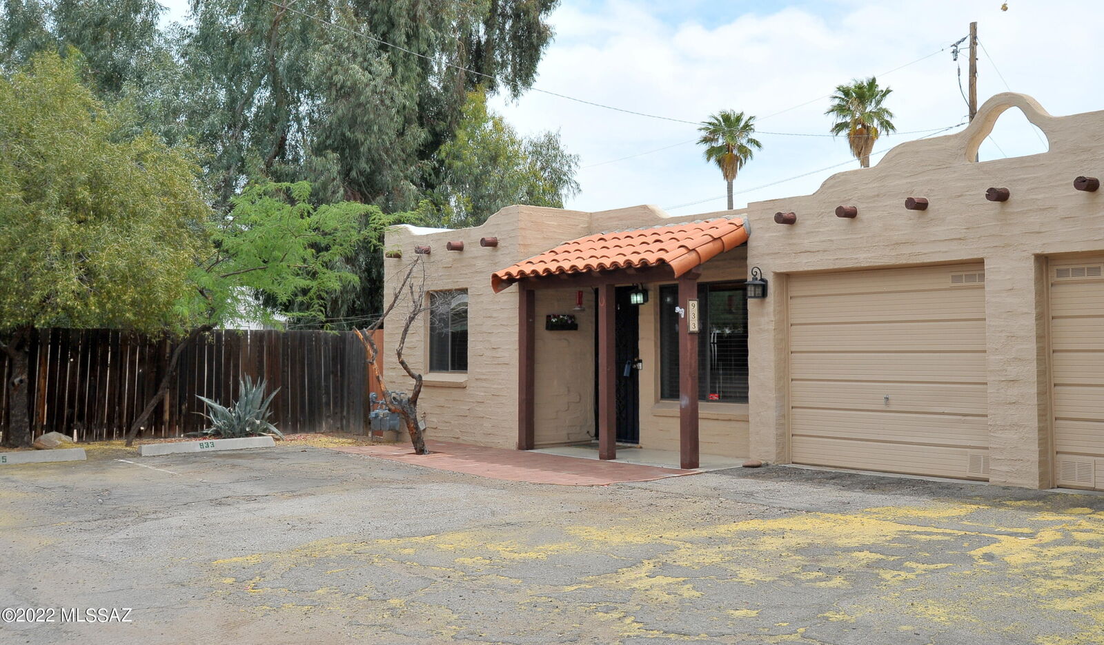 Property Photo:  933 E Mesquite Drive  AZ 85719 