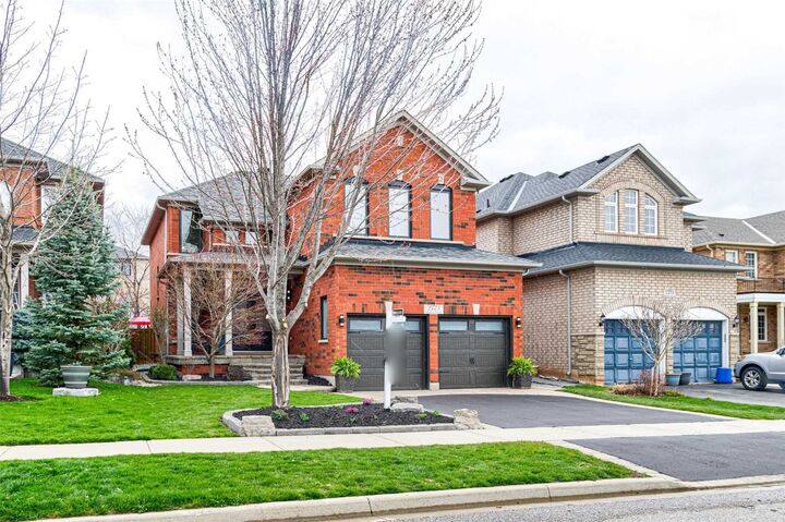 Property Photo:  2463 Parkglen Ave  ON L6M 4Y7 