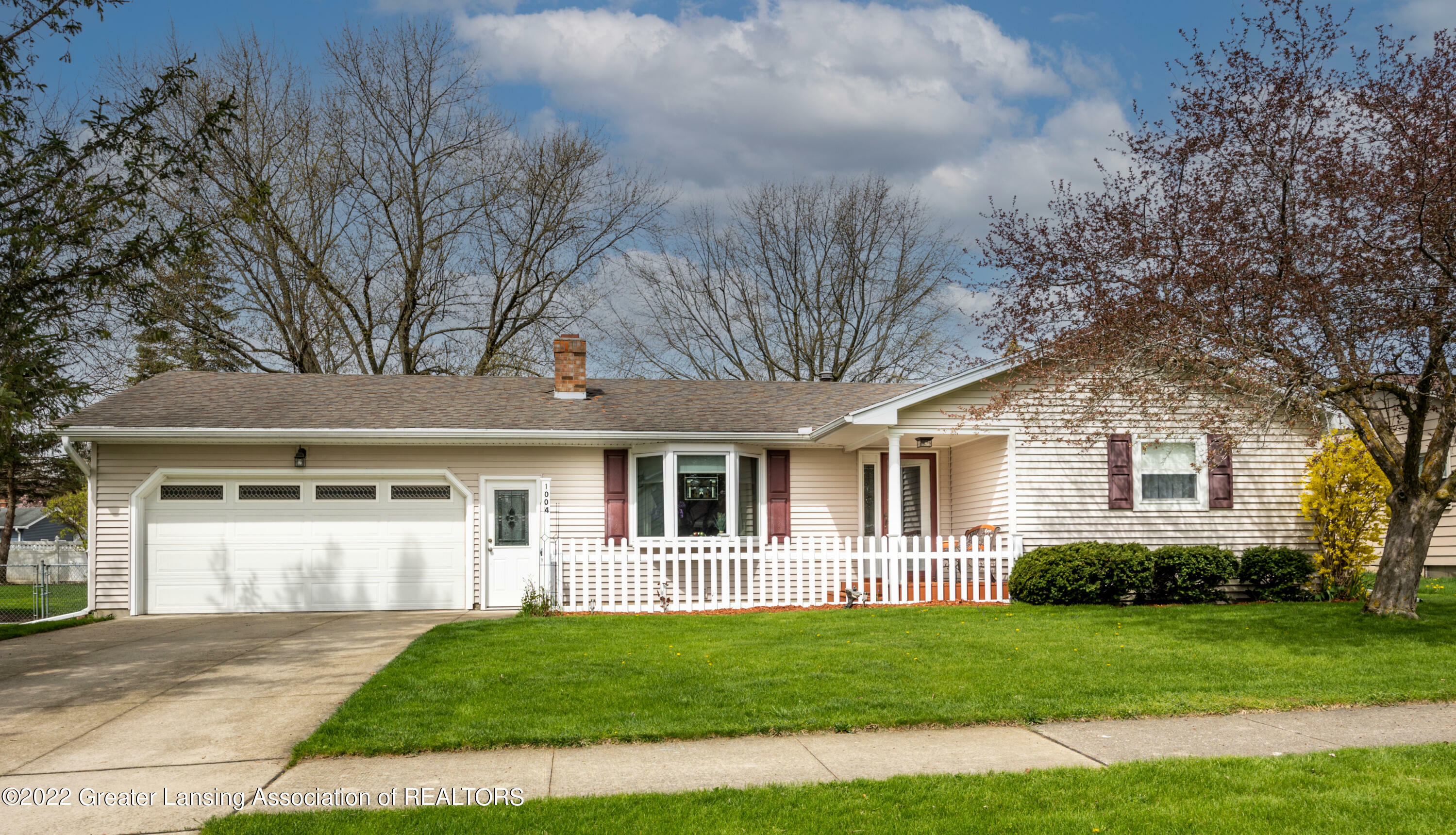 Property Photo:  1004 Hampshire Drive  MI 48879 