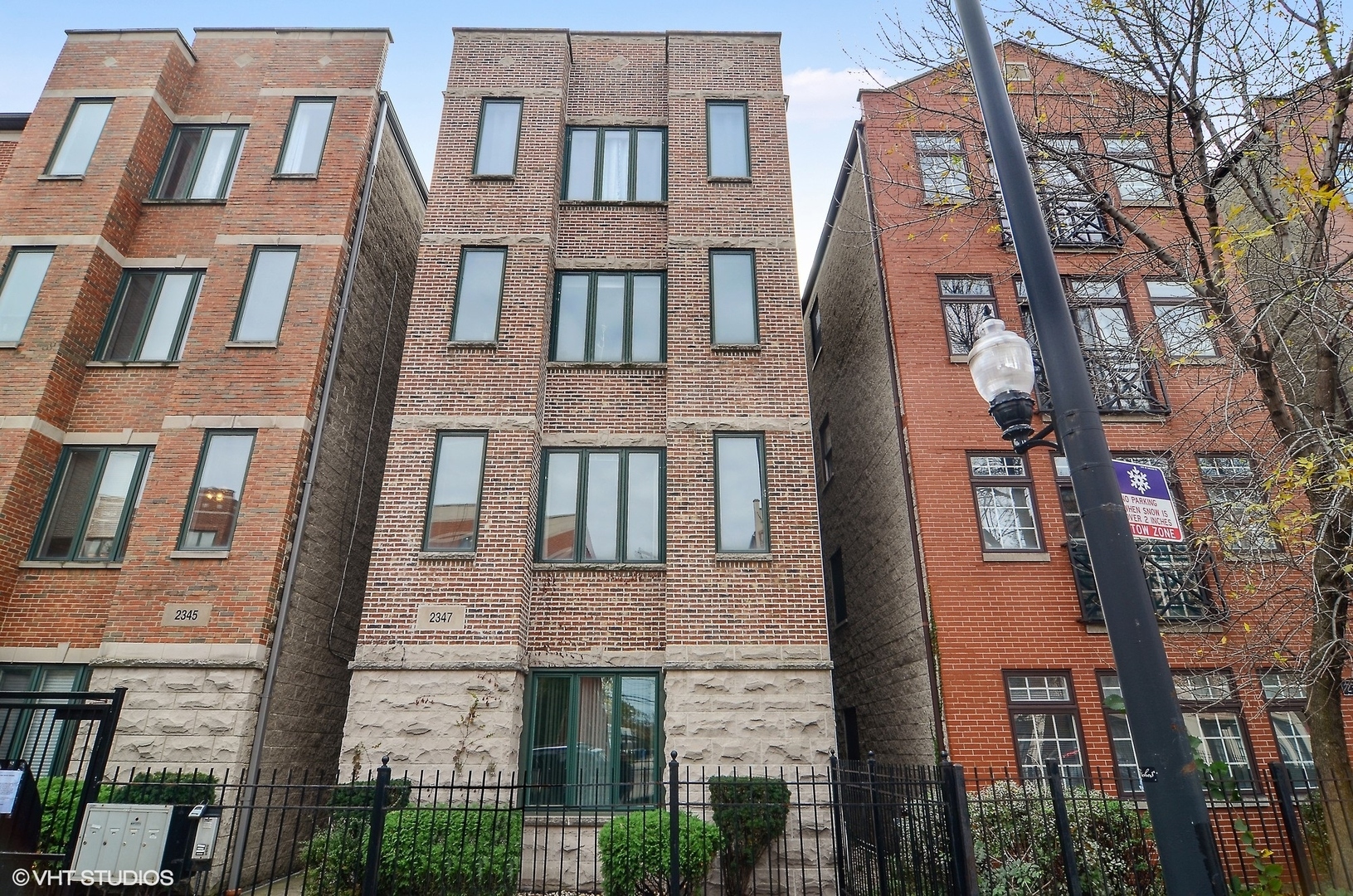 Property Photo: 2347 W Harrison Street 2 IL 60612