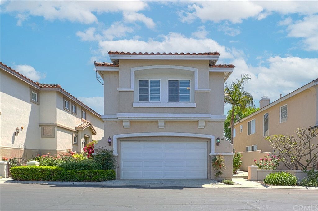 Property Photo:  218 Grant Lane  CA 92870 